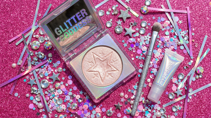 Space Glow Highlighter - Y2K Flat Lay Styling
