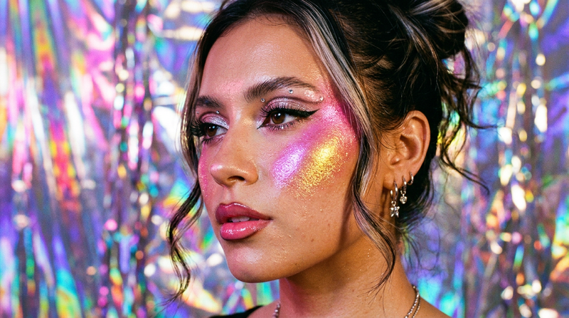 Multichrome Highlighter Swatch - Prismatic Glow