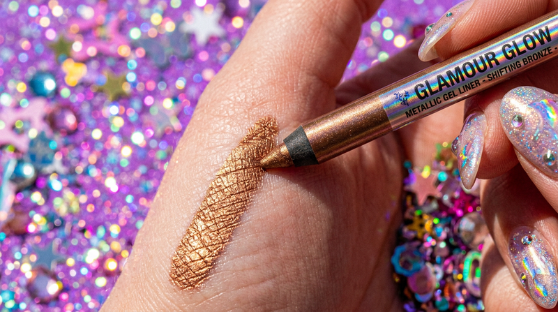 Y2K Chromatic Gel Eyeliner - Tip Close-Up Lilac Background